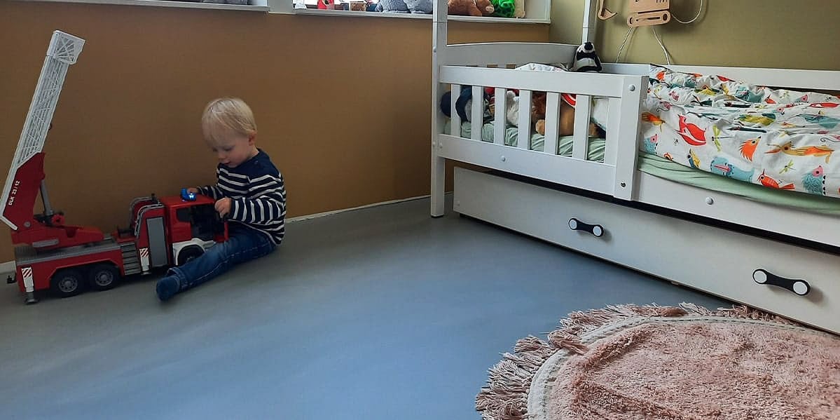 PU gietvloer Smitfloor Geldrop – Duurzame gietvloer geplaatst in kinderkamer van appartement in Amsterdam