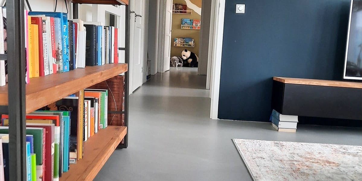 PU gietvloer Smitfloor Geldrop – Vloeistofdichte vloeroplossing voor kinderkamer in Amsterdamse woning