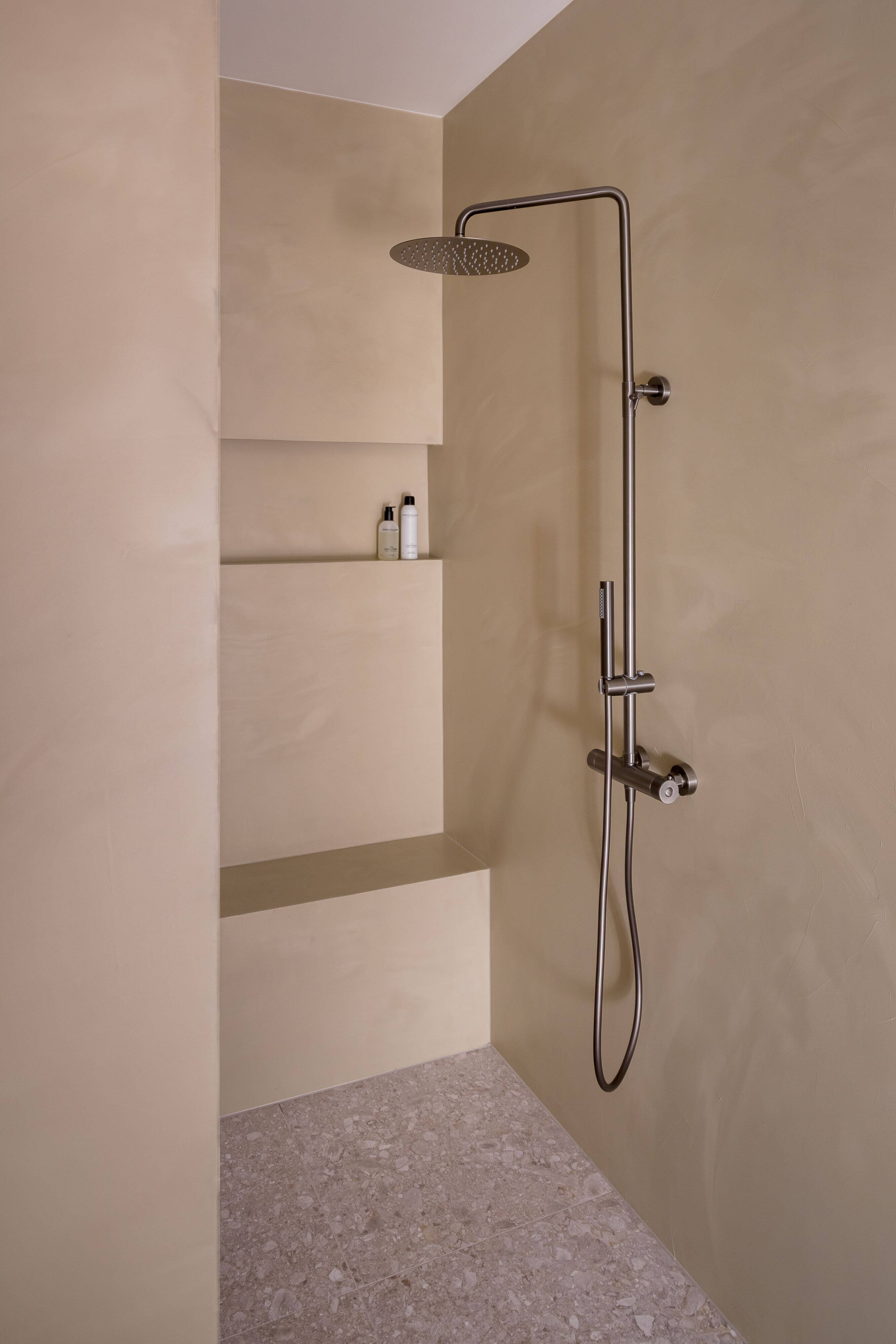 Badkamer beton cire wand - project nuenen 7