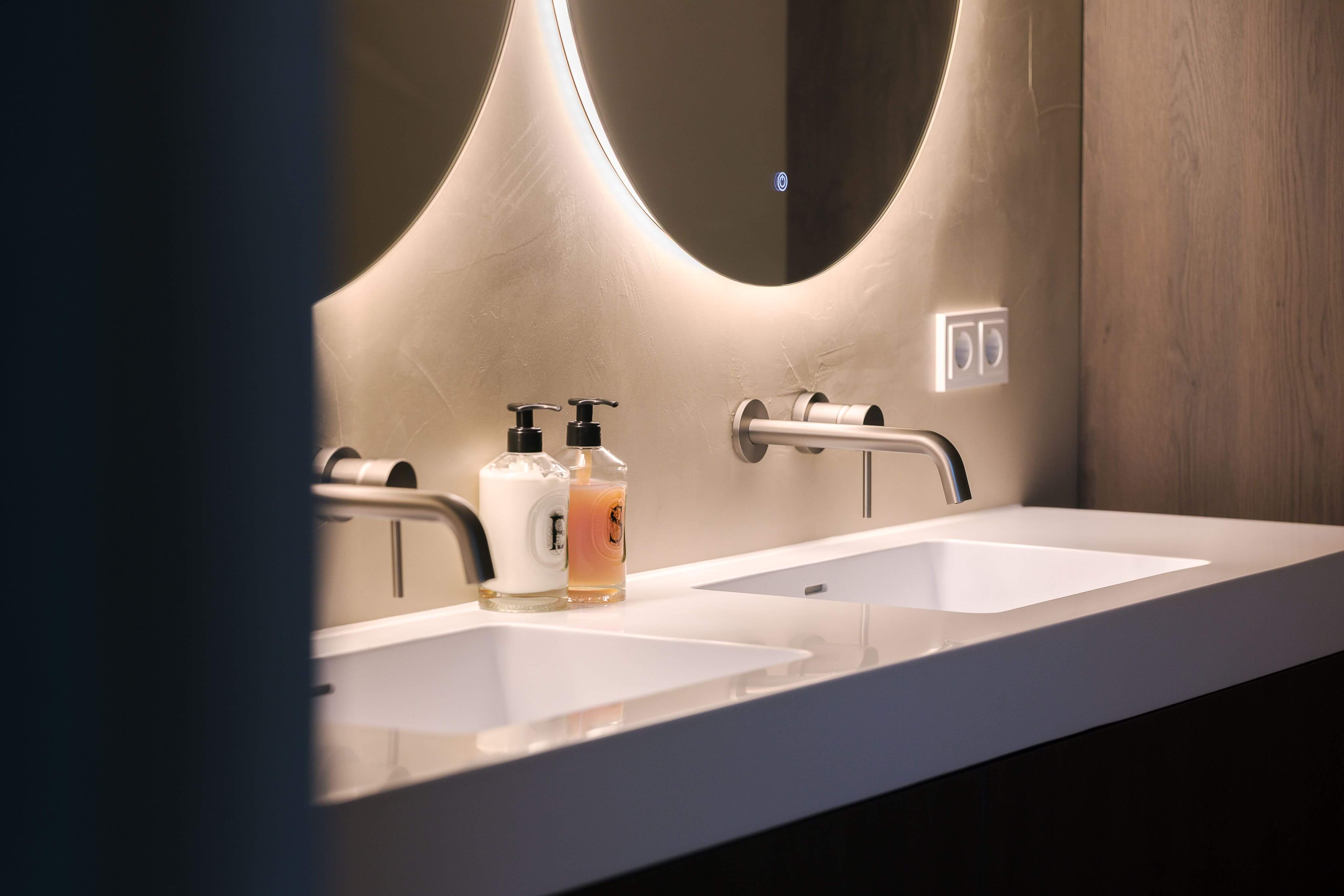 Badkamer beton cire wand - project nuenen