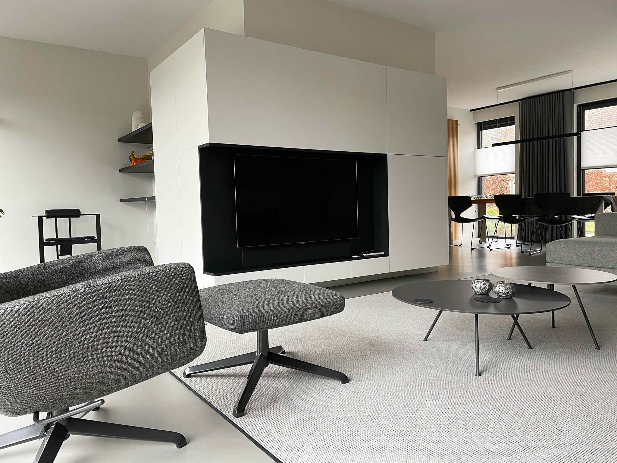 PU Gietvloer Smitfloor Geldrop gietvloer met sfeervolle haard