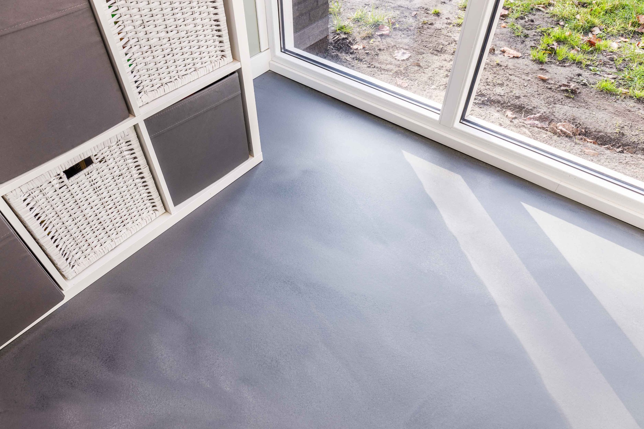Liquid design Smitfloor Geldrop Grijze vloer in woonkamer