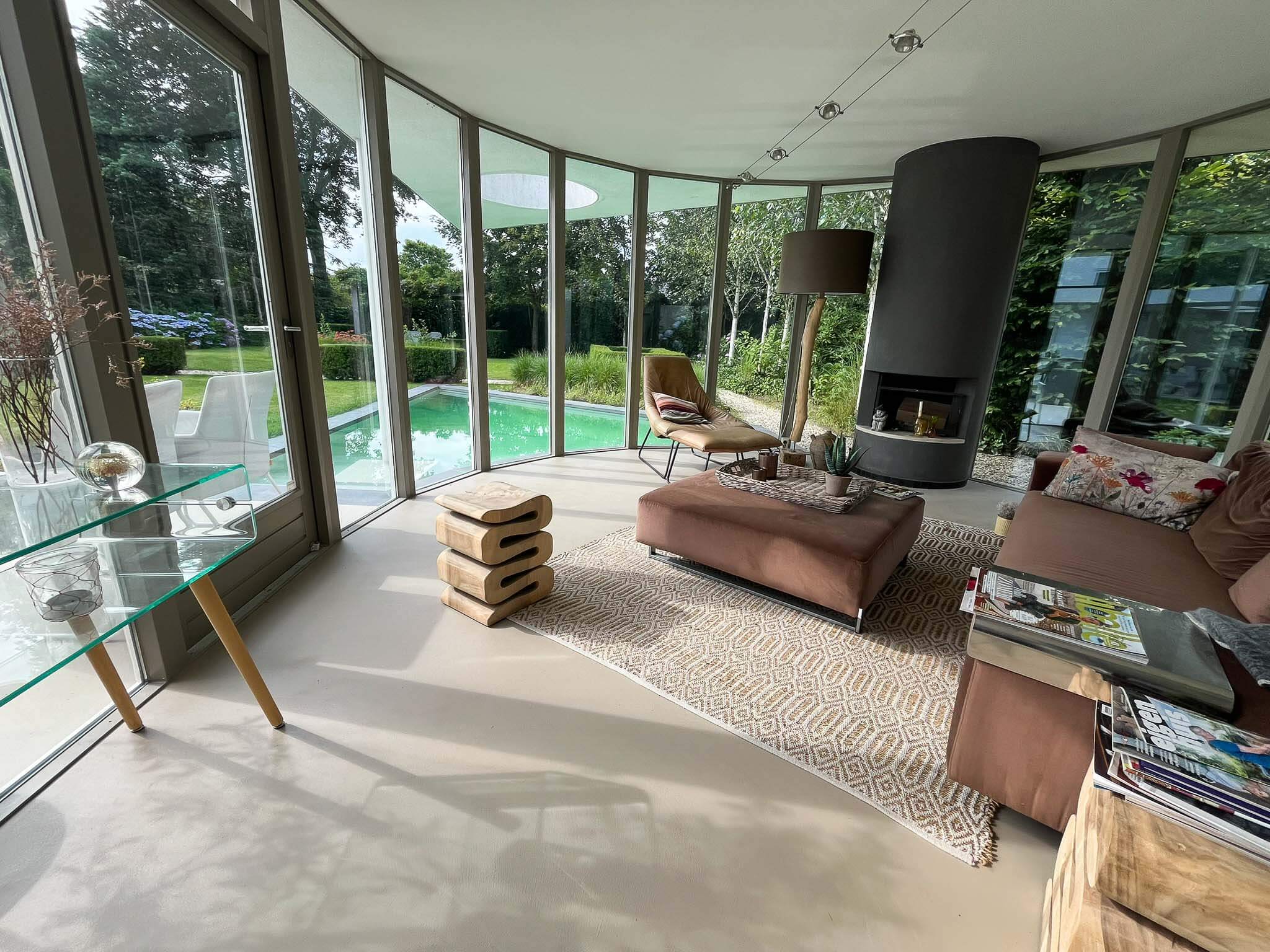 Béton Ciré Smitfloor Geldrop - open woonkamer met Béton Ciré afwerking