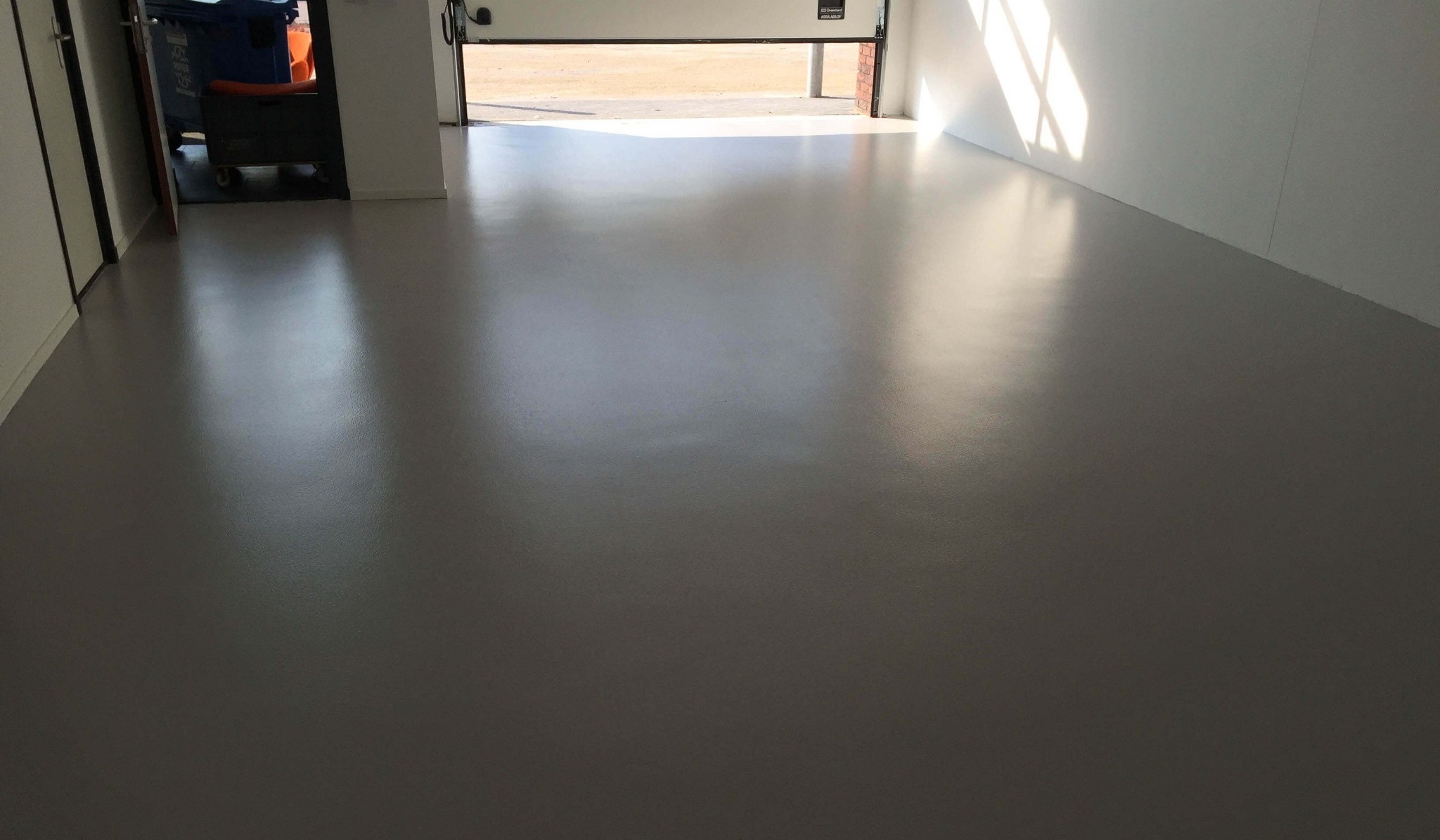 epoxy-garage-gietvloer-smitfloor-geldrop---duurzame-en-sterke-gietvloer-voor-je-garage
