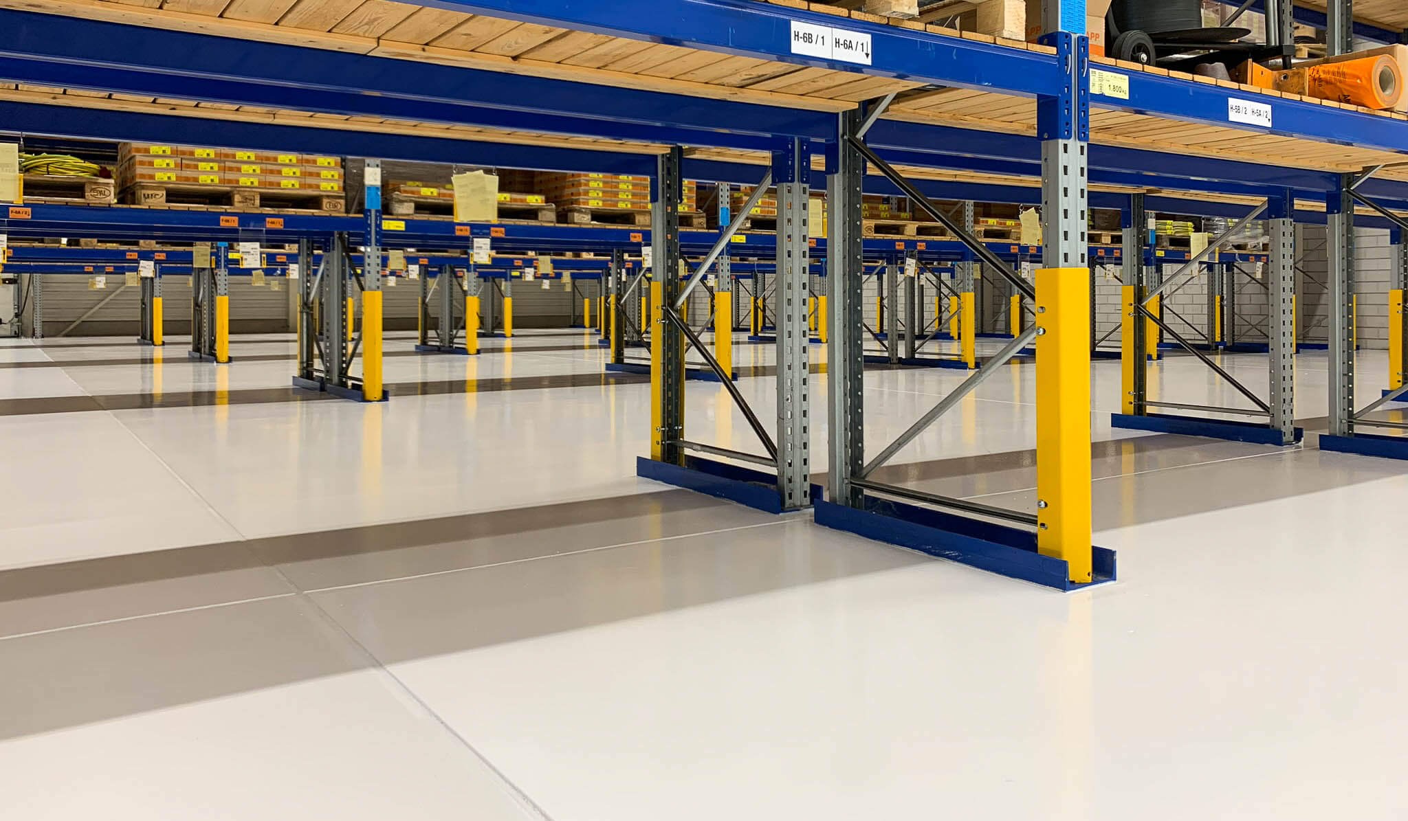 epoxy-vloer-smitfloor-geldrop---professionele-vloer-voor-kantoor-showroom-of-werkruimte