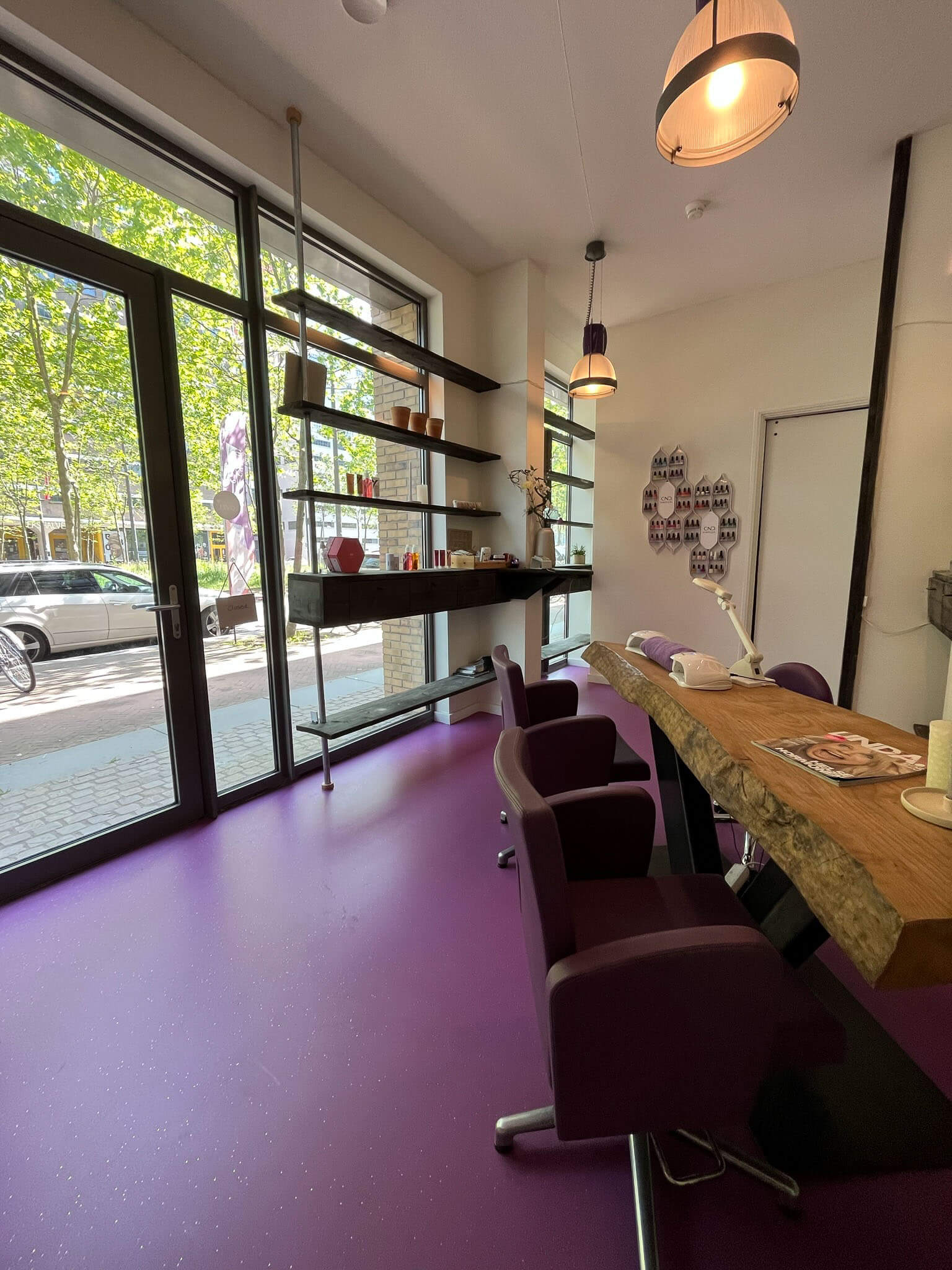 vloeren-voor-bedrijven-smitfloor-geldrop--gietvloeren-voor-beauty-salons-met-luxe-uitstraling