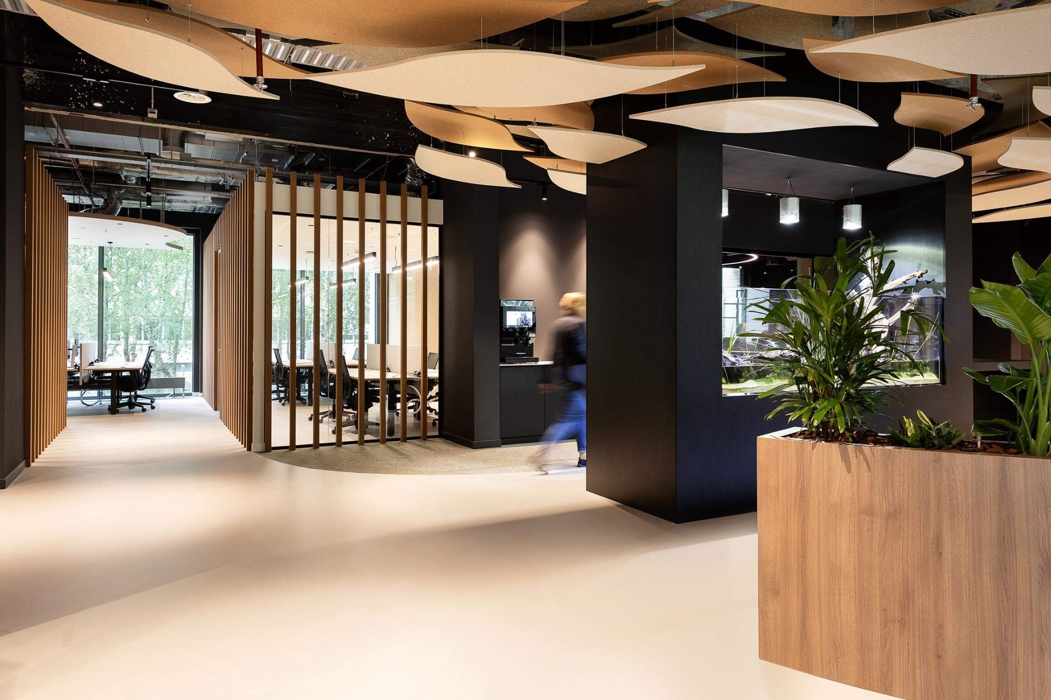 vloeren-voor-bedrijven-smitfloor-geldrop--luxe-beton-cire-afwerking-voor-bedrijfs-kantine