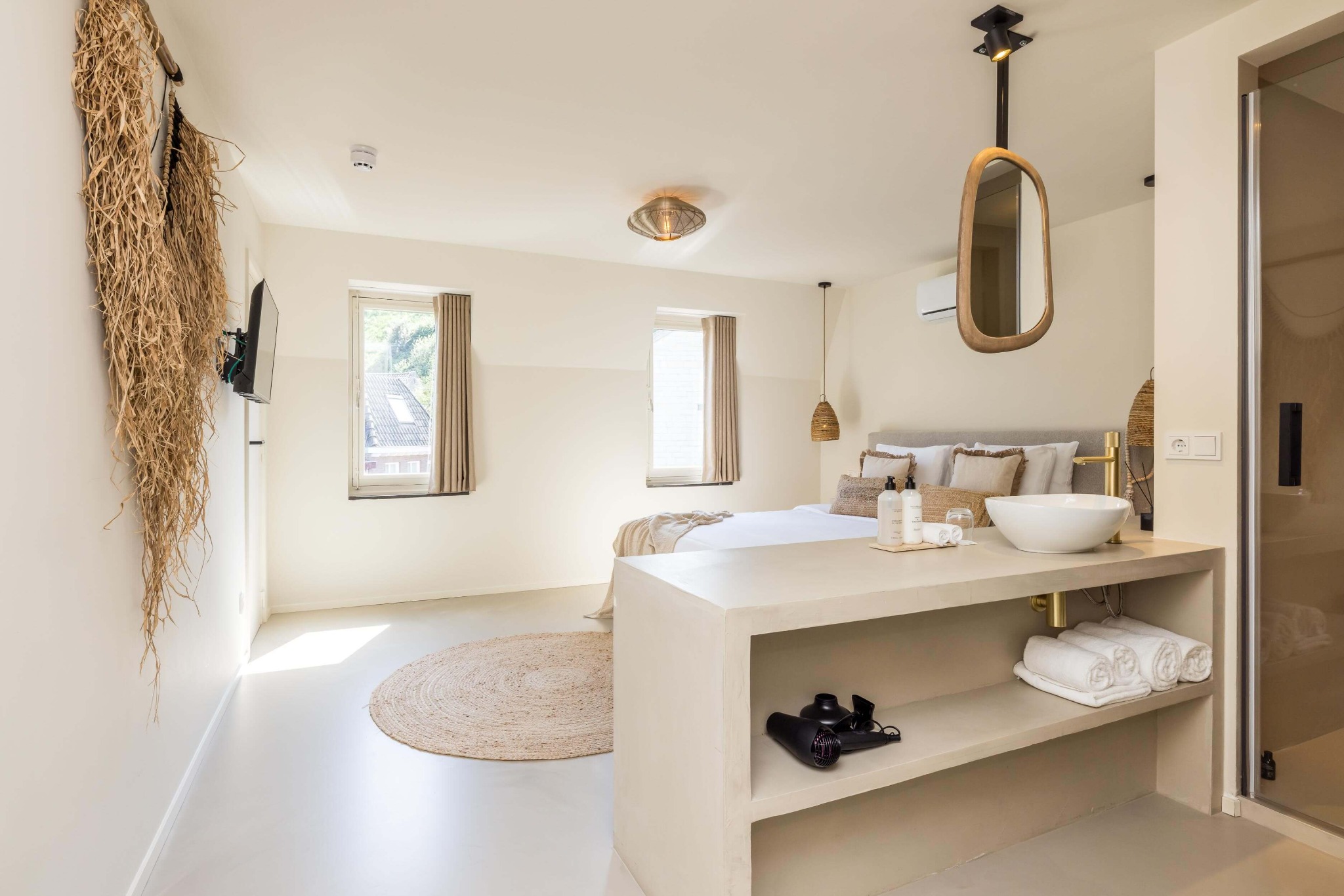 vloeren-voor-bedrijven-smitfloor-geldrop--luxe-slaapkamer-met-beton-cire