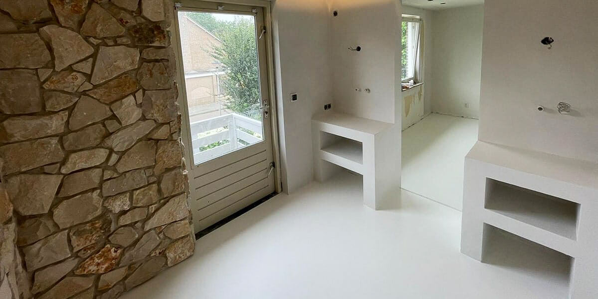 Beton Cire Smitfloor Geldrop Naadloze beton cire vloer in badkamer voor modern wonen