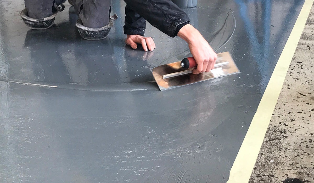 epoxy-gietvloer-smitfloor-geldrop--sterke-bedrijfsvloer-geplaatst-in-faciliteit-van-connexxion