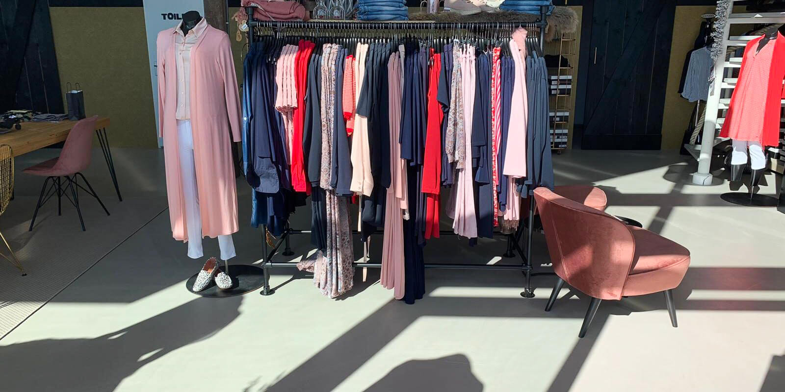Floorcolouring gietvloer Smitfloor Geldrop – Vloerafwerking op maat voor een luxe kledingwinkel in Amsterdam
