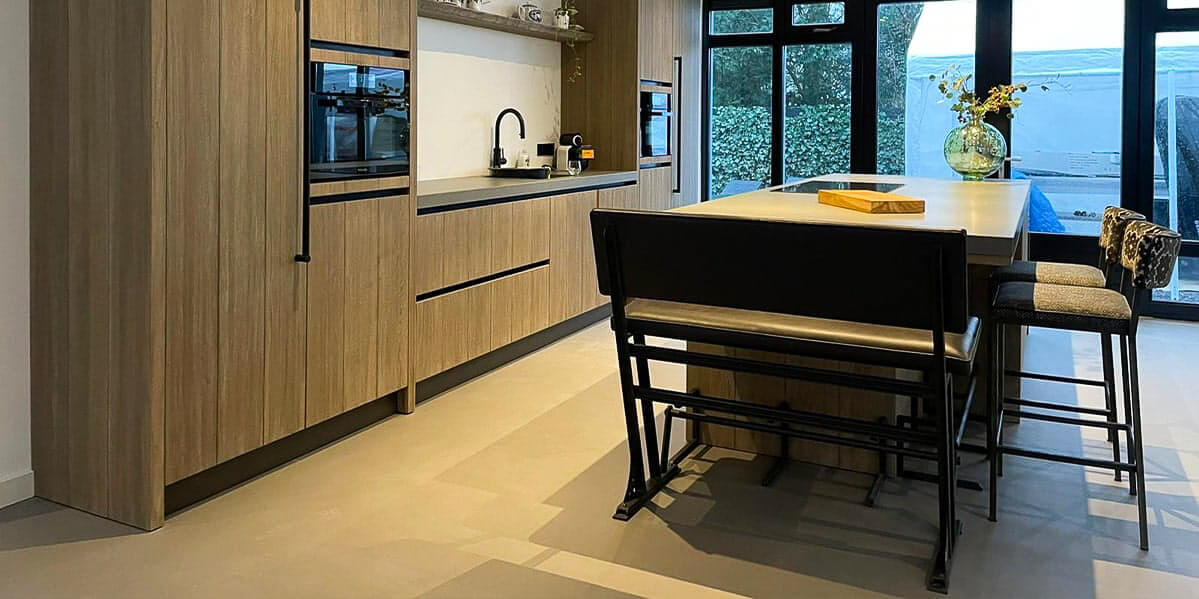 Liquid design gietvloer Smitfloor Geldrop – Moderne vloeroplossing voor een strak en elegant woningdesign in Waalre